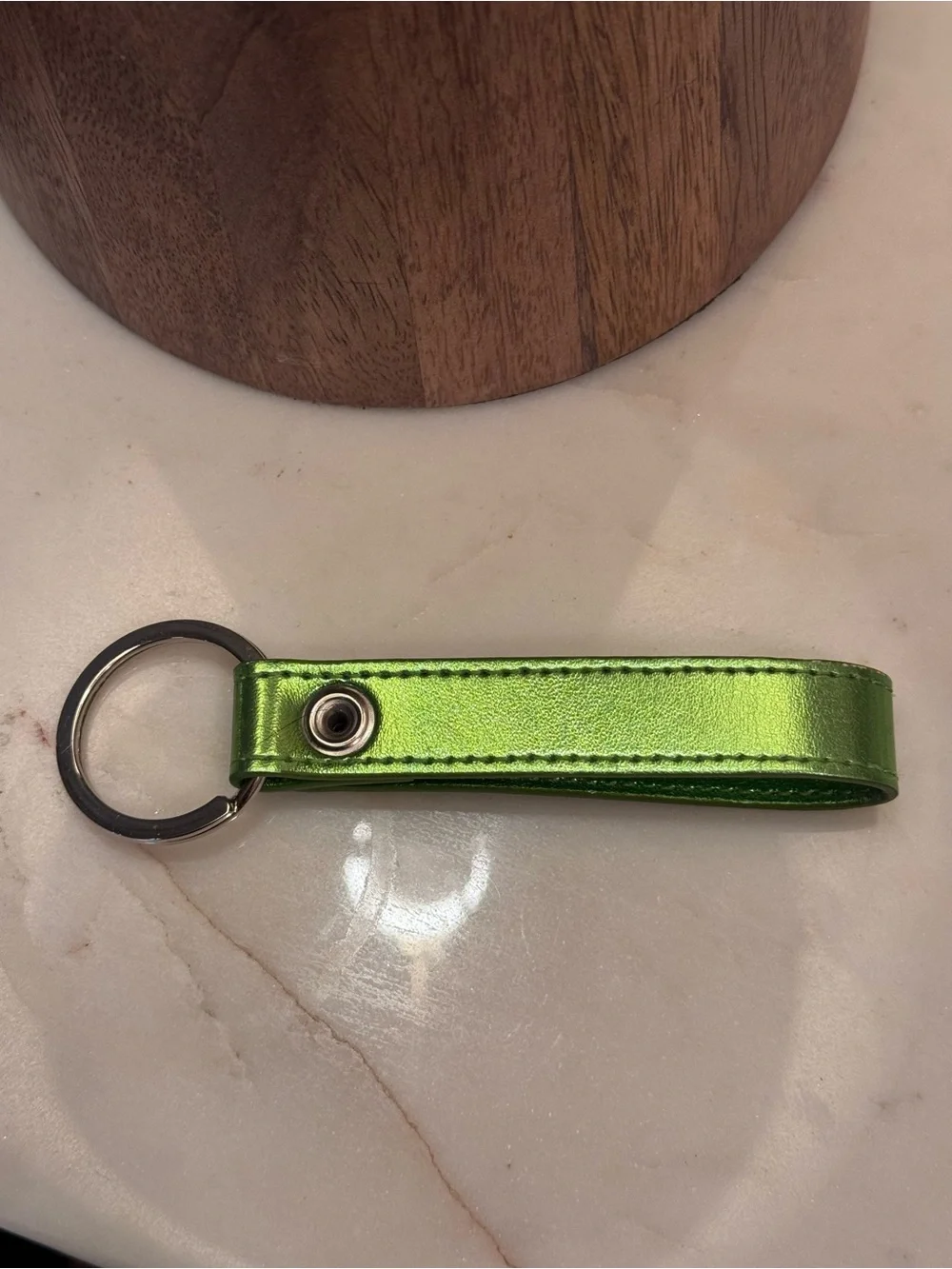 Marc Jacobs Metallic Green Leather Strap Key Ring - Picture 4 of 5
